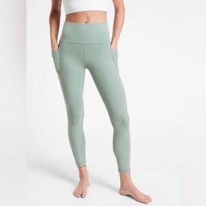Athleta Salutation Stash Pocket II 7/8 Tight